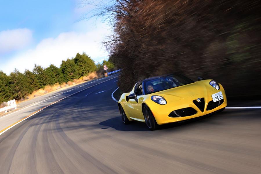  Alfa Romeo 4C Spider (960) 2015 года  (JP) (фото 3 из 9)
